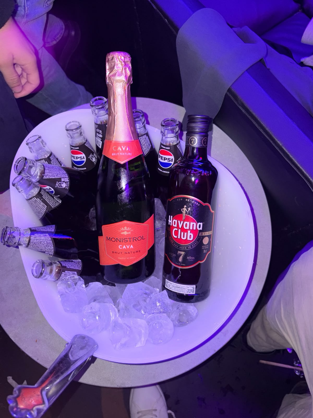 Cava y Havana Club en zona VIP